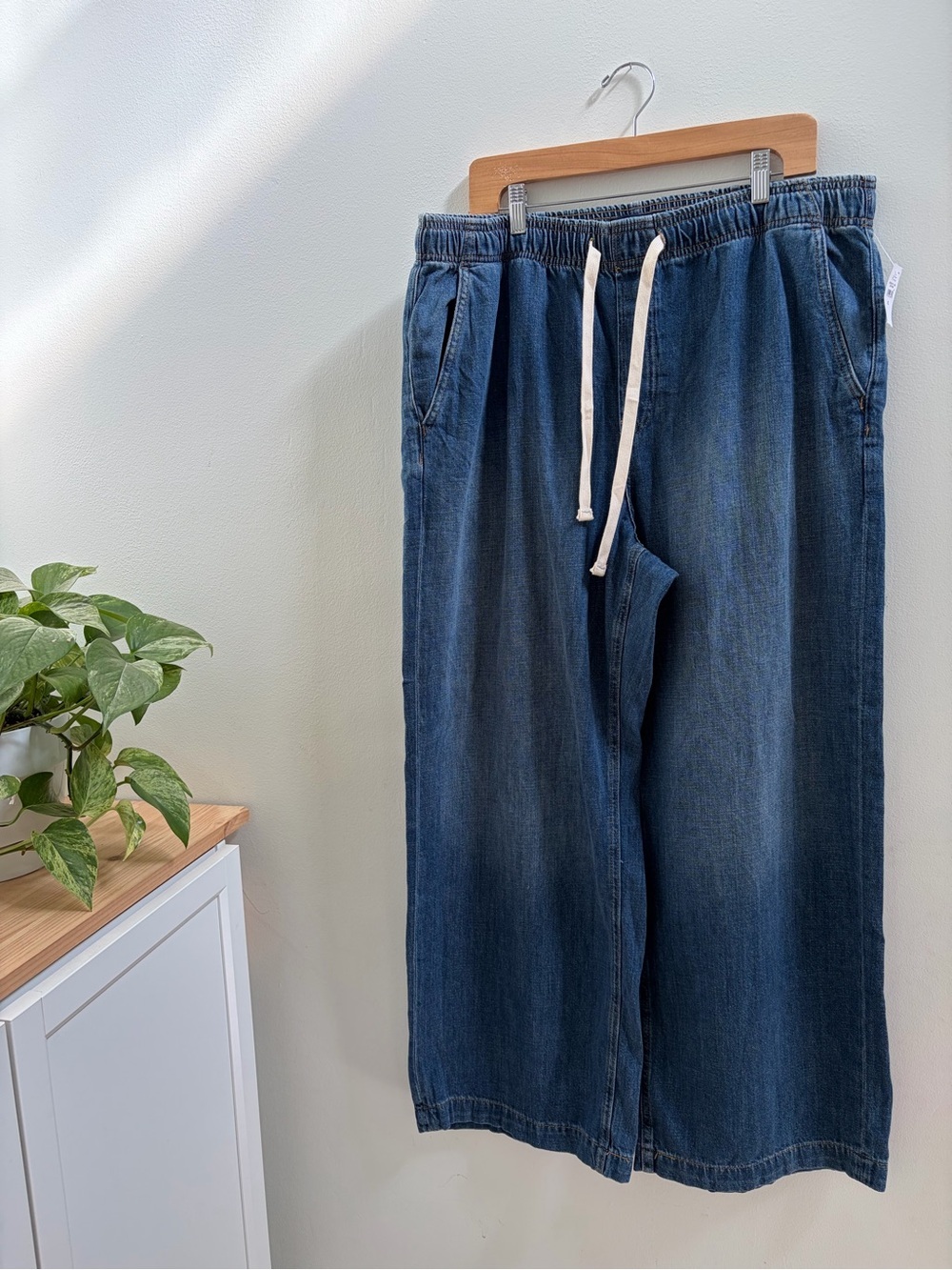 NWT GAP HIGH RISE WIDE LEG JEANS - Picture 2 of 7